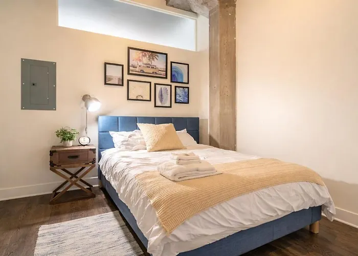 Spacious South Loop 2br Near Mccormick Place, Soldier Field & Downtown