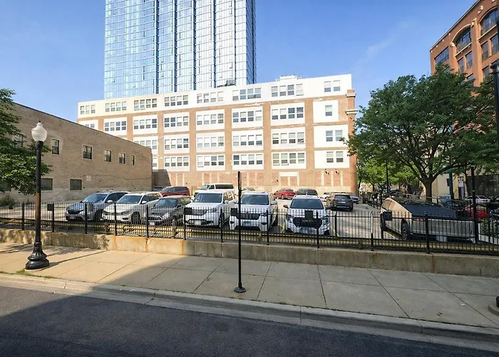 Apartment Spacious South Loop 2br Near Mccormick Place, Soldier Field & Downtown