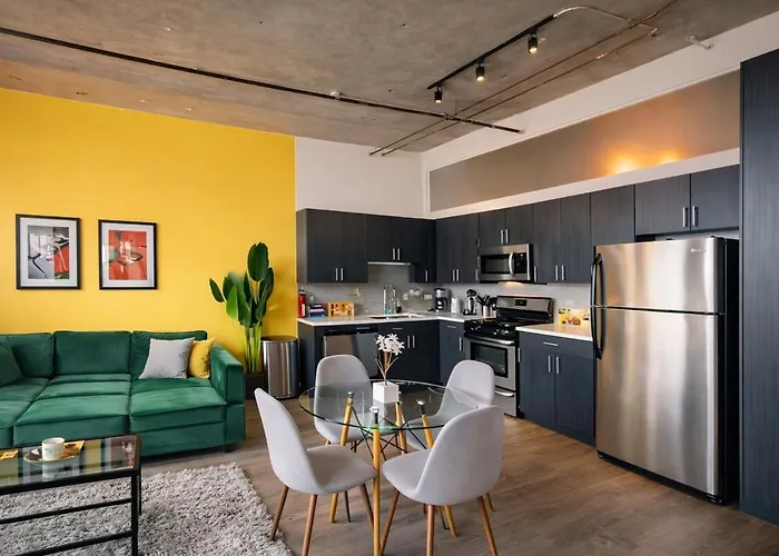Spacious South Loop 2br Near Mccormick Place, Soldier Field & Downtown *